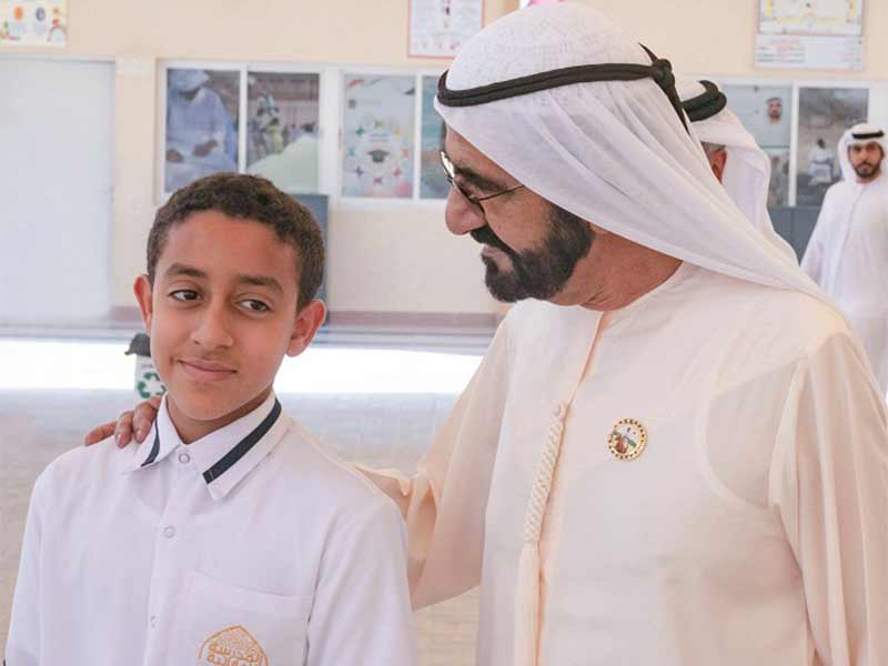بالفيديو... محمد بن راشد يزور الطالب خليفة الكعبي بمدرسته